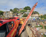Curioso cai no Ribeirão Arrudas enquanto bombeiros faziam buscas por motociclista que morreu