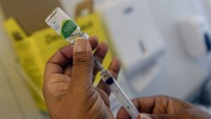 Vacina contra a gripe em Divinópolis segue restrita a grupos prioritários até chegada de novas doses