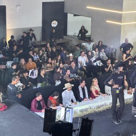 Veja fotos da final do concurso Rainha e Princesas da Divina Expo 2026