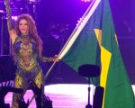 Shakira arrasta multidão no Rio