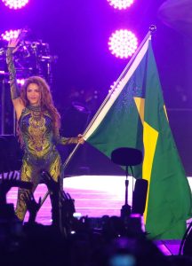 Shakira arrasta multid&atilde;o no Rio