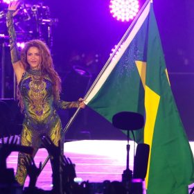 Shakira arrasta multidão no Rio