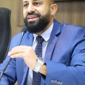 Projeto aprovado do Vereador Wesley Jarbas permite substituição nas escolas de sinais sonoros convencionais por sinais mais adequados as crianças com autismo