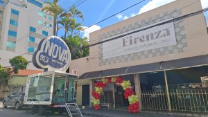 Est&uacute;dio m&oacute;vel da Nova Sertaneja direto do Anivers&aacute;rio de dois anos da Padaria Firenza