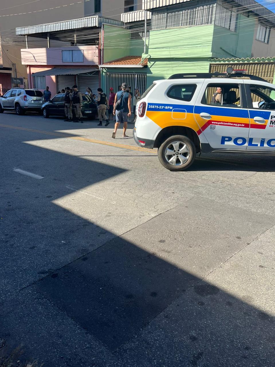 C&acirc;mera registra momento em que jovem &eacute; baleado em Divin&oacute;polis; veja v&iacute;deo
