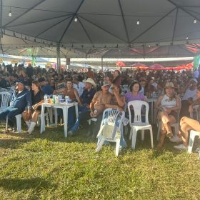 Queima do Alho abre a Divinaexpo 2026 com tradição, música e solidariedade em Divinópolis