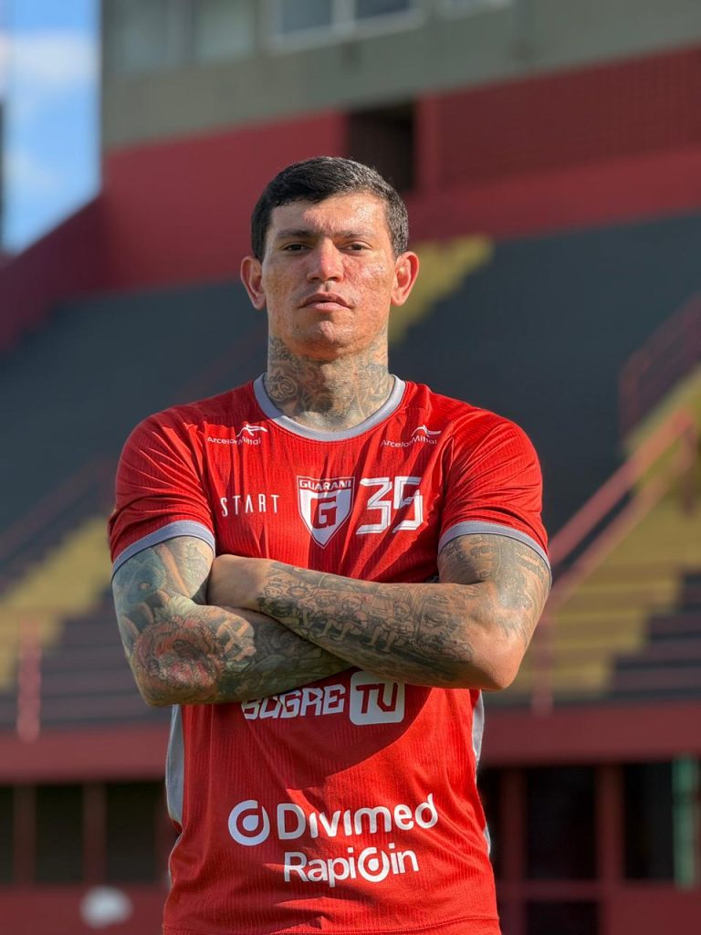 Zagueiro Breno Calixto retorna ao Al-Fahaheel ap&oacute;s passagem pelo Guarani de Divin&oacute;polis