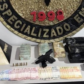 Dois homens s&atilde;o presos ap&oacute;s persegui&ccedil;&atilde;o policial por tr&aacute;fico de drogas e porte ilegal de arma em Betim
