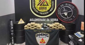 Homem &eacute; preso e dois adolescentes s&atilde;o apreendidos com drogas e arma em BH