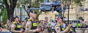 Pol&iacute;cia Militar de Minas Gerais lan&ccedil;a pelot&atilde;o de drones com reconhecimento facial e alerta sonoro