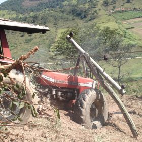 Uso inadequado de m&aacute;quinas agr&iacute;colas pr&oacute;ximo &agrave; rede el&eacute;trica ainda provoca mortes no campo, alerta Cemig