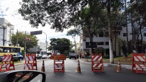 Av. JK é interditada nesta segunda (11) para reparos no asfalto; veja trecho