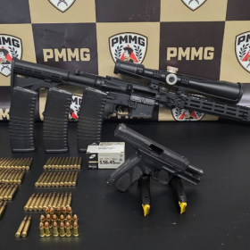 VÍDEO: Operação em Divinópolis resulta na apreensão de armas e cerca de 100 munições