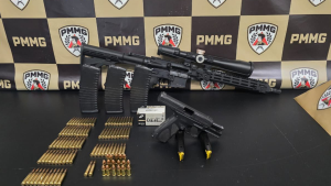 VÍDEO: Operação em Divinópolis resulta na apreensão de armas e cerca de 100 munições