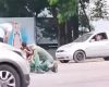 Motociclista fica ferido após batida com carro em Itaúna