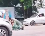 Motociclista fica ferido após batida com carro em Itaúna