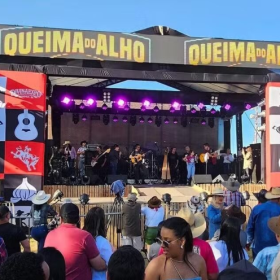 É hoje! Queima do Alho Divinaexpo 2026 celebra tradição, solidariedade e música sertaneja raiz