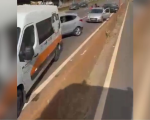 Vídeo: Van da Prefeitura de Divinópolis se envolve em engavetamento no Anel Rodoviário de BH