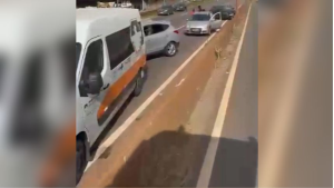 Vídeo: Van da Prefeitura de Divinópolis se envolve em engavetamento no Anel Rodoviário de BH