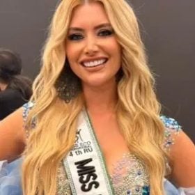 Brasileira cai no palco após conquistar Top 5 em concurso de beleza no Egito