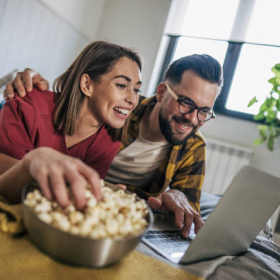 Como escolher um filme de romance bom para a noite sem errar na escolha