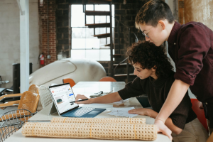 Saiba como a aus&ecirc;ncia de prote&ccedil;&atilde;o digital exp&otilde;e pequenas empresas a riscos severos e entenda a import&acirc;ncia de resguardar a integridade dos seus dados corporativos.