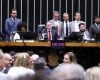 Câmara aprova fim da escala 6×1 com jornada máxima de 40 horas semanais