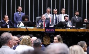 C&acirc;mara aprova fim da escala 6&times;1 com jornada m&aacute;xima de 40 horas semanais