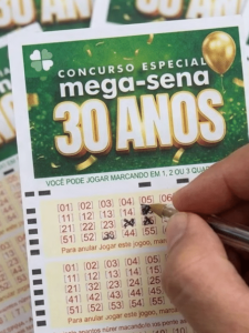 Mega-Sena 30 anos tem prêmio elevado para R$ 320 milhões e movimenta apostadores em todo o país