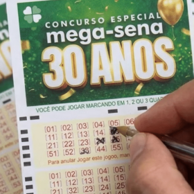 Mega-Sena 30 anos tem prêmio elevado para R$ 320 milhões e movimenta apostadores em todo o país
