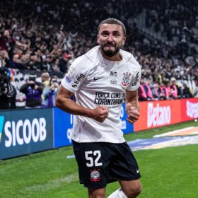 Labyad brilha com golaço, Corinthians vence Atlético e se afasta do Z-4