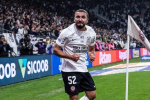 Labyad brilha com gola&ccedil;o, Corinthians vence Atl&eacute;tico e se afasta do Z-4