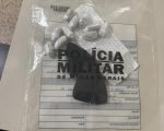 Meia com drogas e bilhete é encontrada em caixas de marmitas no Presídio Pio Canedo