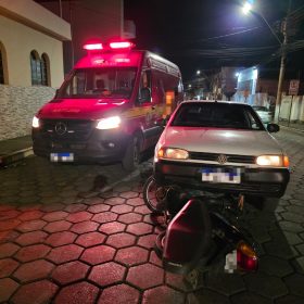 Formiga: Batida entre moto e carros deixa mulher com suspeita de fraturas no braço e na perna