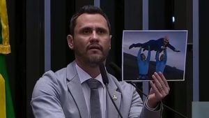 Cleitinho critica montagem de Lula jogado de ponte