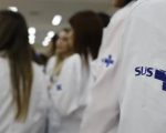 Divinópolis abre processo seletivo para médicos e fonoaudiólogos; salários chegam a R$ 10 mil