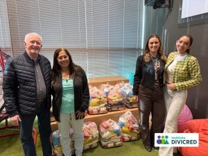 Instituto Divicred doa 20 cestas básicas para Comunidade Servos da Cruz através do Projeto Gol Solidário