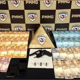 Dupla de agiotas é presa com R$ 17 mil em Divinópolis
