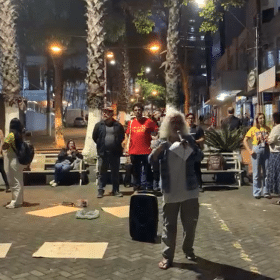 Manifesta&ccedil;&atilde;o cobra vota&ccedil;&atilde;o do fim da escala 6&times;1 em Divin&oacute;polis