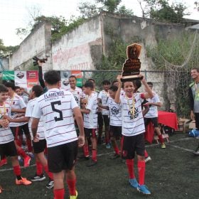 Flamengo de Divinópolis goleia, conquista a Copa União Prata e mira o ouro no segundo semestre