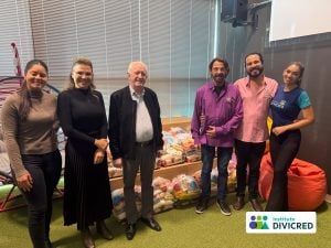 Instituto Divicred doa 20 cestas básicas para a Adap por meio do Projeto Gol Solidário