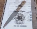 Homem esfaqueia tio após discussão e é preso em Arcos