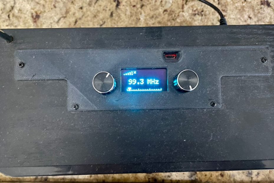Mineiros passam quase quatro horas por dia ouvindo r&aacute;dio, diz pesquisa Quaest