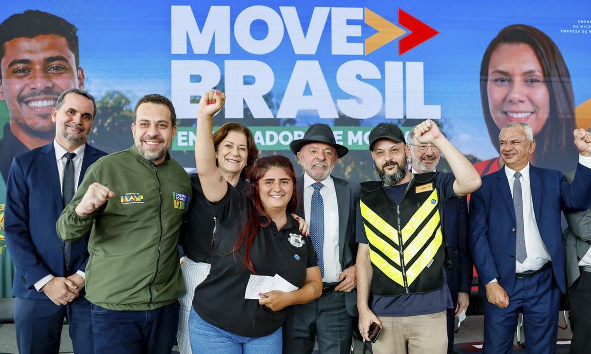 Governo amplia cr&eacute;dito para motociclistas de aplicativos