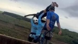 Jovem morre ao ser jogada de ponte sem corda em salto de 'rope jump'
