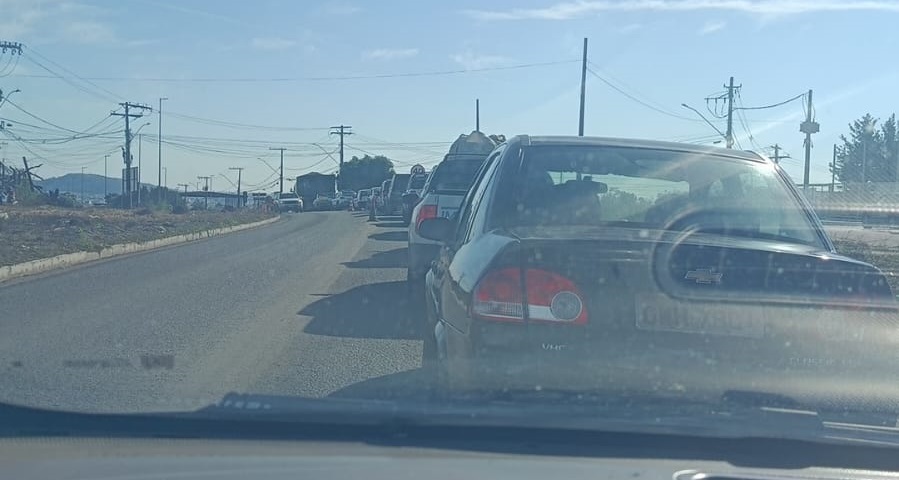 Obras na BR-494, em Divin&oacute;polis, causam lentid&atilde;o de 3 km com sistema pare e siga
