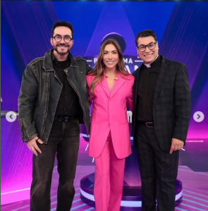 Padre Chrystian Shankar grava programa com Patrícia Abravanel