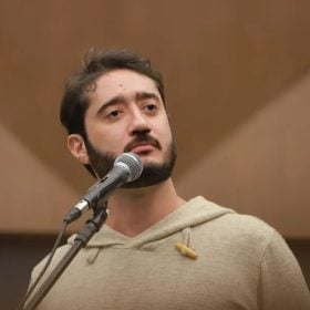 Vídeo: Durante lançamento de pré-candidatura de Lohanna França, Gabriel Azevedo faz discurso contra polarização