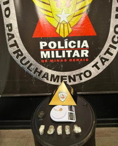 PM apreende drogas e prende suspeito de tr&aacute;fico no bairro Novo Horizonte, em Ita&uacute;na