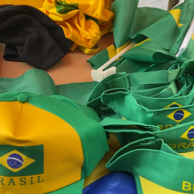 VÍDEOS: Clima de Copa anima comércio de Divinópolis; saiba também o palpite do torcedor